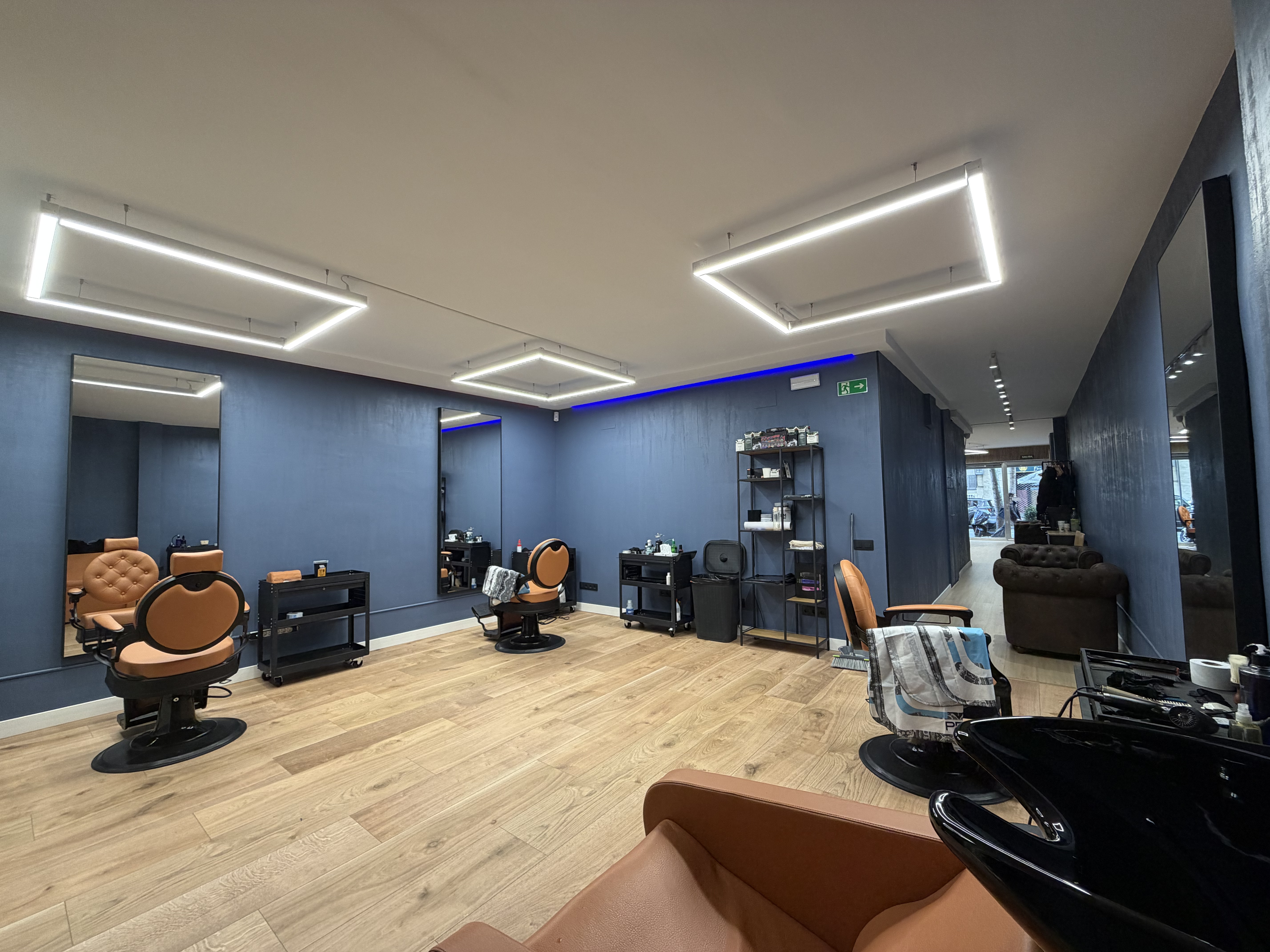 Интерьер барбершопа ODESA BARBER SPACE